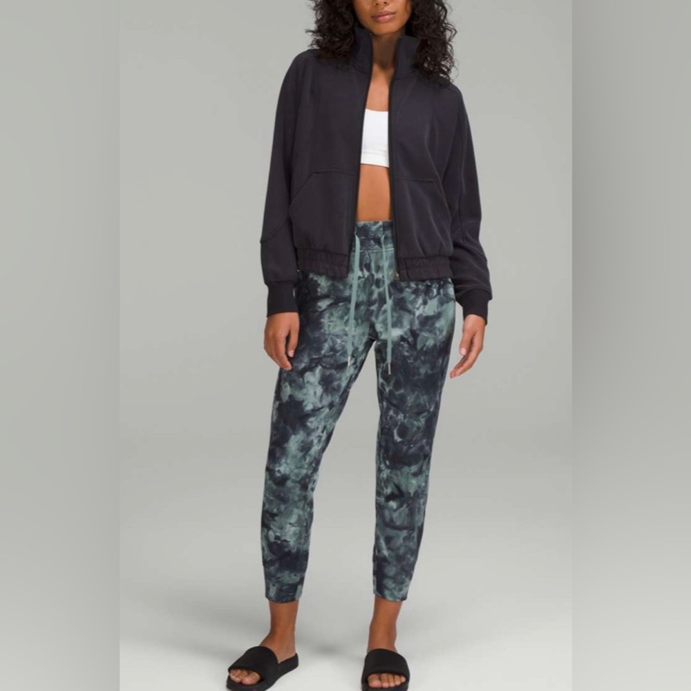 LULULEMON 2022 ready to rulu high rise jogger 7/8 length blue tie dye size 4 - Picture 3 of 4